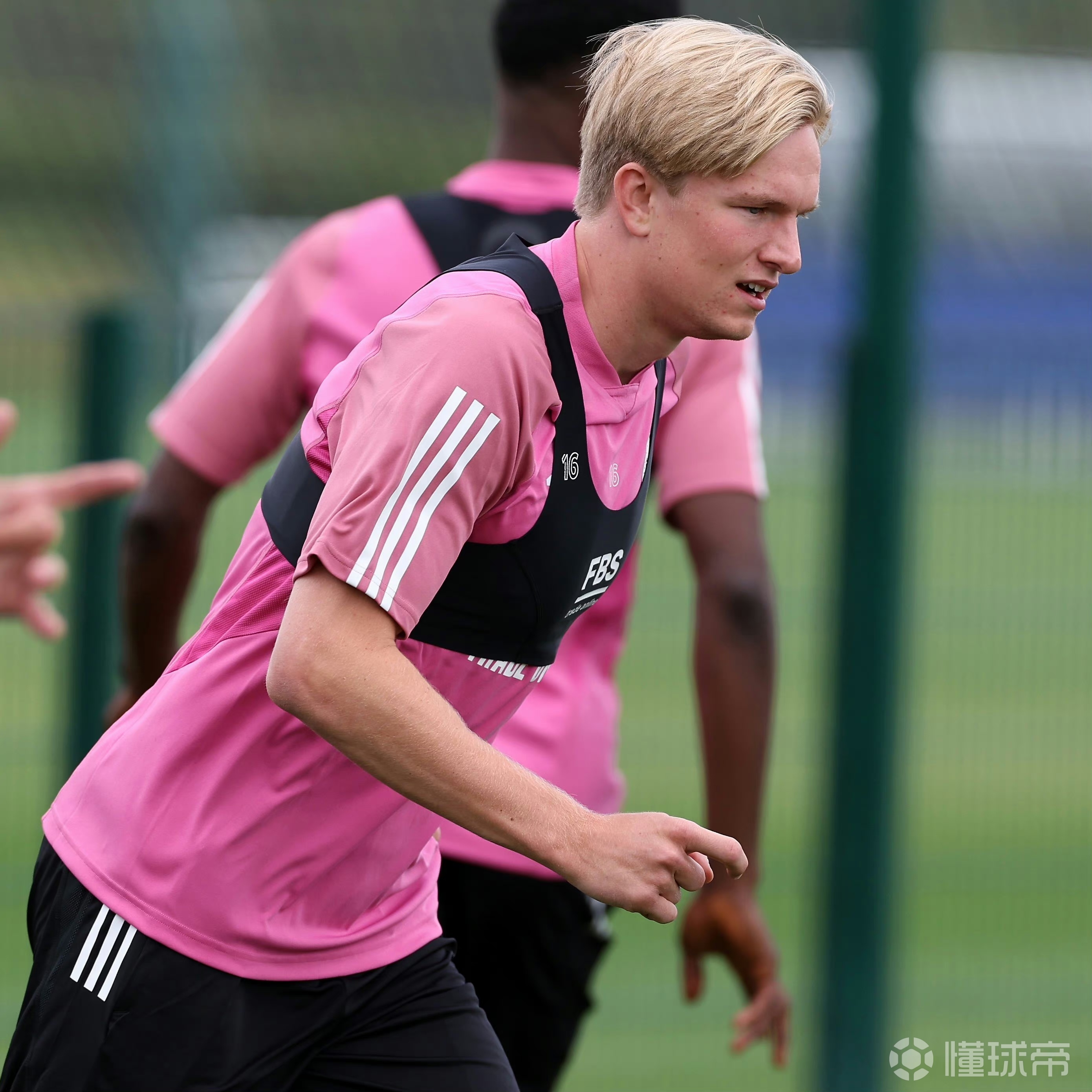 九游-关键时刻体能课后；阿斯顿维拉完成体检备战西甲；信心回归；纪律约束更严格(阿斯顿维拉官网)